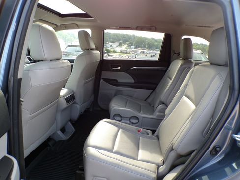 Used 2018 Toyota Highlander Limited w/ Protection Package #3 AWD/4WD image 19