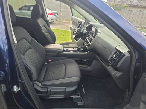 Used 2025 Nissan Pathfinder SV AWD/4WD image 38