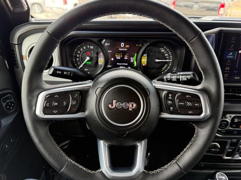 Used 2025 Jeep Wrangler Unlimited Sahara w/ Safety Group image 36