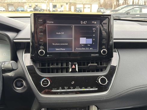 Used 2022 Toyota Corolla Cross LE image 18