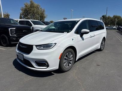 Used 2023 Chrysler Pacifica Touring-L