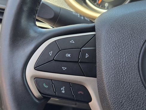 Used 2018 Jeep Cherokee Latitude w/ Altitude Package AWD/4WD image 24