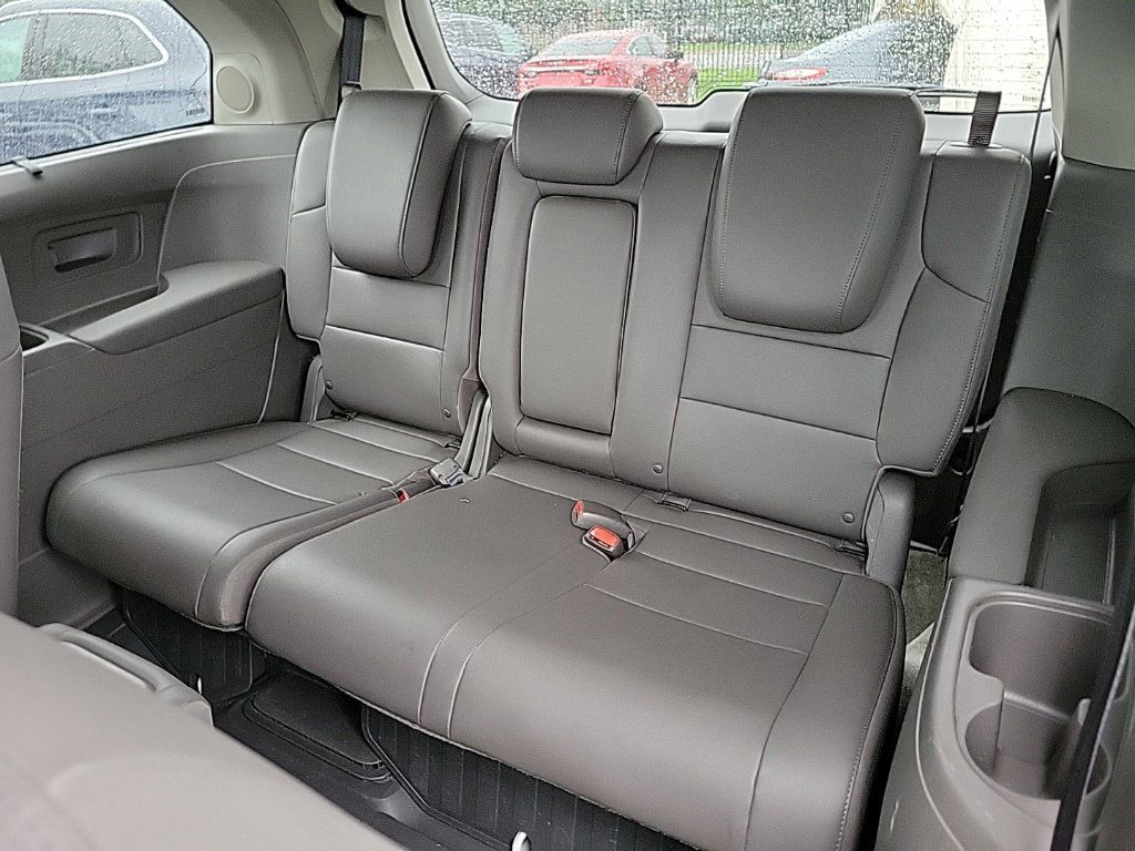 Used 2016 Honda Odyssey Touring Elite image 14