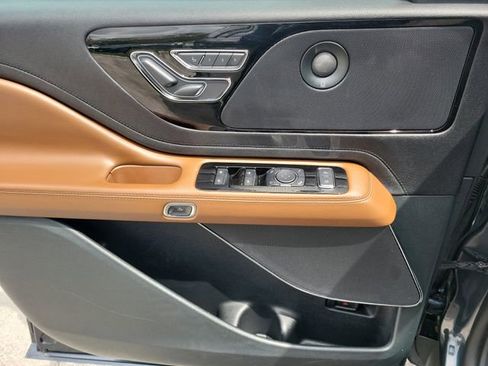Certified 2023 Lincoln Aviator Reserve RWD image 16