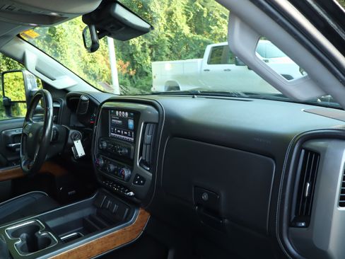 Used 2018 Chevrolet Silverado 2500 High Country w/ Duramax Plus Package AWD/4WD image 33