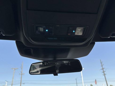 Used 2020 Ford Explorer XLT w/ Equipment Group 202A AWD/4WD image 31