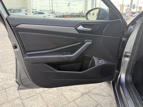 Used 2022 Volkswagen Jetta SE image 10