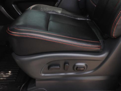 Used 2024 Nissan Titan PRO-4X w/ Pro-4x Convenience Package AWD/4WD image 19