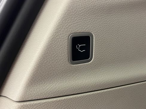 Used 2023 Chrysler Pacifica Touring-L FWD image 29