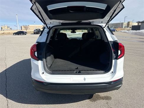 Used 2023 GMC Terrain SLE w/ Elevation Edition image 30