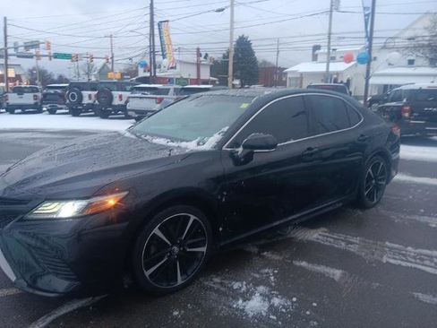 Used 2018 Toyota Camry XSE image 6