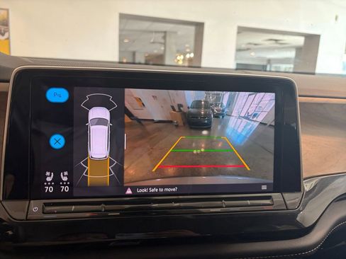 Used 2025 Volkswagen Atlas SE image 17