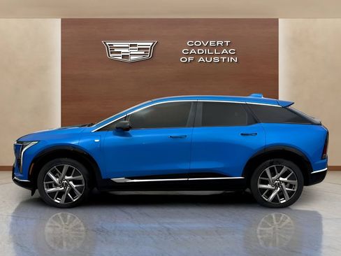 New 2027 Cadillac Optiq Luxury w/ LPO, Floor Liner Package AWD/4WD image 4