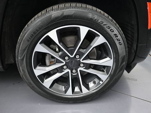 Used 2021 Jeep Grand Cherokee L Overland w/ Luxury Tech Group IV AWD/4WD image 9