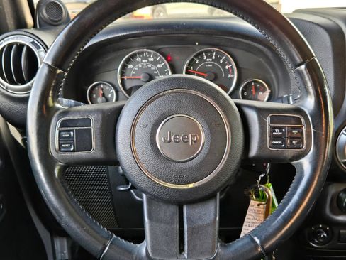 Used 2011 Jeep Wrangler Rubicon w/ PWR Convenience Group AWD/4WD image 17