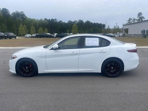 Used 2023 Alfa Romeo Giulia Ti RWD image 4