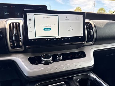 Used 2025 Ford Expedition Active RWD image 18