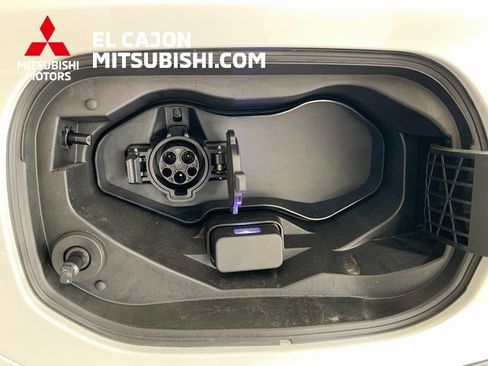 New 2025 Mitsubishi Outlander SE image 4