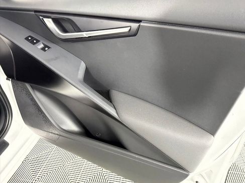 Used 2025 Kia Niro LX image 31