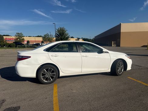 Used 2017 Toyota Camry SE FWD image 30