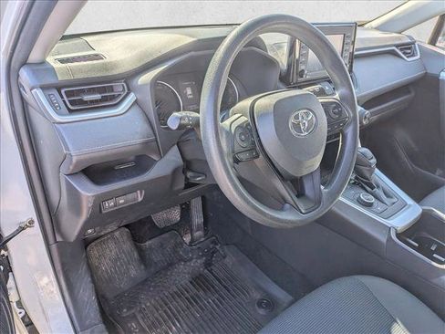 Used 2022 Toyota RAV4 LE image 9