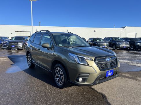 Used 2023 Subaru Forester Premium image 3