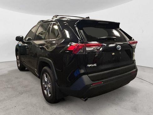 Used 2024 Toyota RAV4 LE AWD/4WD image 3