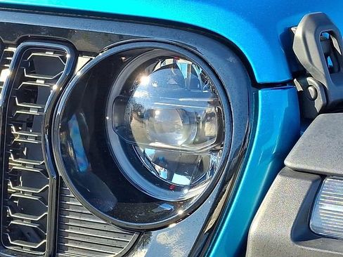 Used 2024 Jeep Wrangler Unlimited image 9