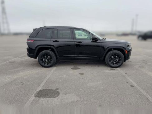 New 2026 Jeep Grand Cherokee Altitude image 14