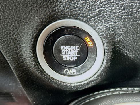 Used 2019 Dodge Challenger SXT image 21