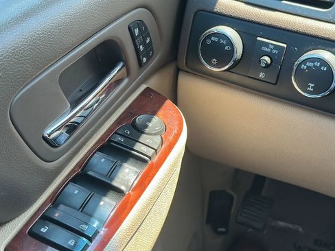 Used 2012 Chevrolet Suburban LTZ image 20