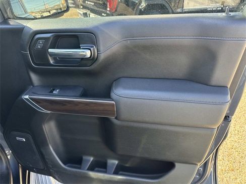 Used 2022 GMC Sierra 1500 SLT image 17