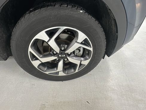 Used 2022 Kia Sportage LX image 9