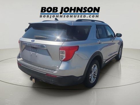 Used 2022 Ford Explorer XLT AWD/4WD image 9