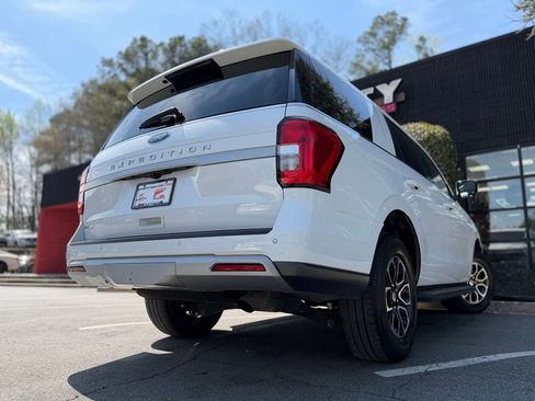 Used 2024 Ford Expedition XLT image 13
