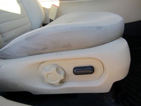 Used 2016 Ford Taurus SE image 28