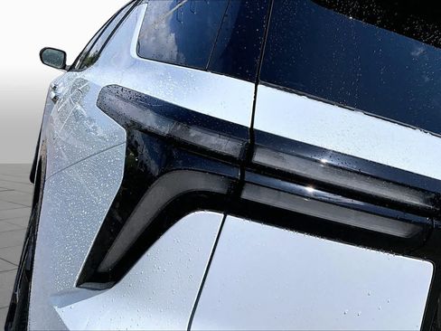 Used 2026 Chevrolet Traverse High Country FWD image 29