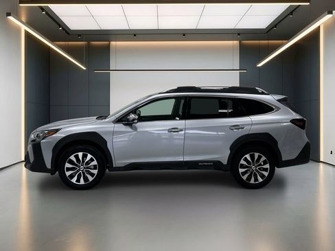 Used 2025 Subaru Outback Touring XT AWD/4WD image 2