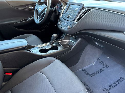 Used 2018 Chevrolet Malibu LT image 14