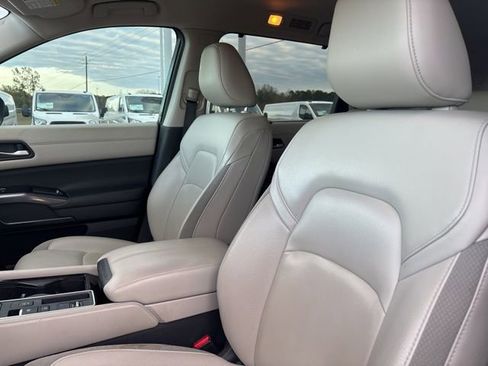 Used 2023 Nissan Pathfinder SL image 9