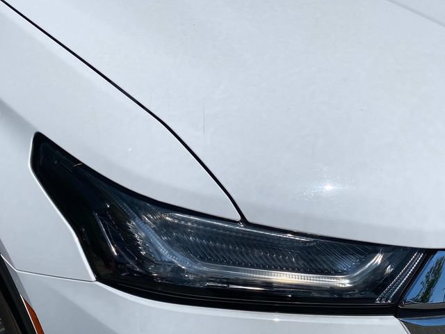 Used 2023 Chevrolet Traverse LT FWD image 3