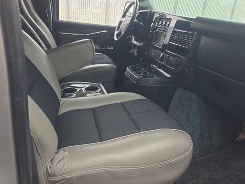 Used 2016 Chevrolet Express 2500 RWD image 11