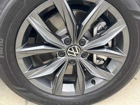Certified 2023 Volkswagen Tiguan SE image 12