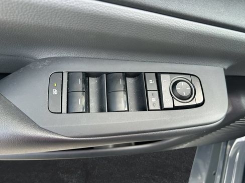 Used 2024 Toyota Prius LE FWD image 12