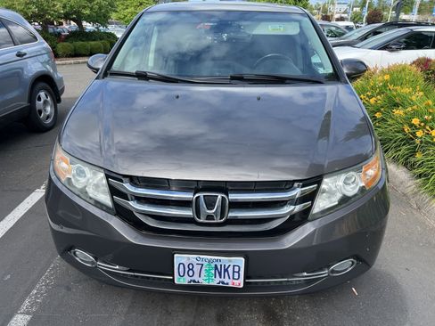 Used 2017 Honda Odyssey Touring image 2