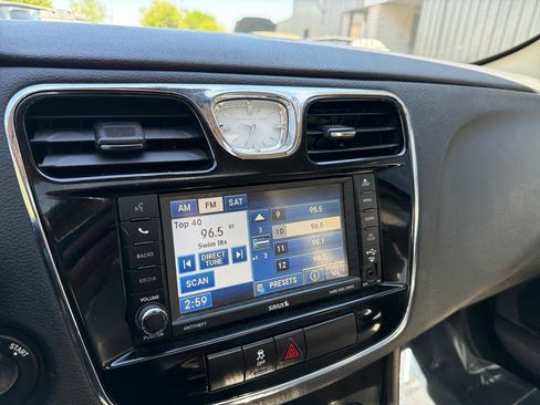 Used 2012 Chrysler 200 Touring image 39