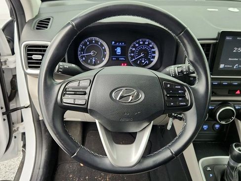 Used 2021 Hyundai Venue SEL w/ Cargo Package image 12