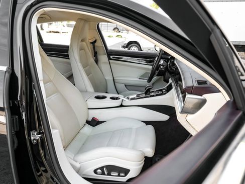 Used 2018 Porsche Panamera Turbo image 34
