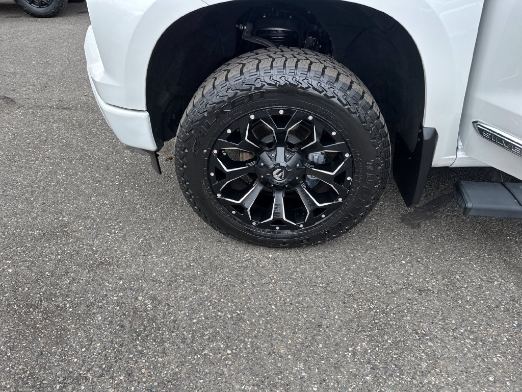 Used 2023 Chevrolet Silverado 1500 High Country AWD/4WD image 25