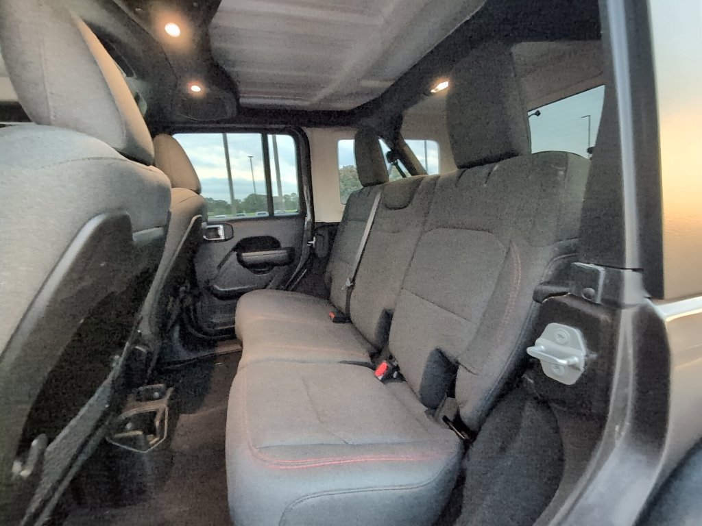 Used 2025 Jeep Wrangler Unlimited Rubicon AWD/4WD image 11